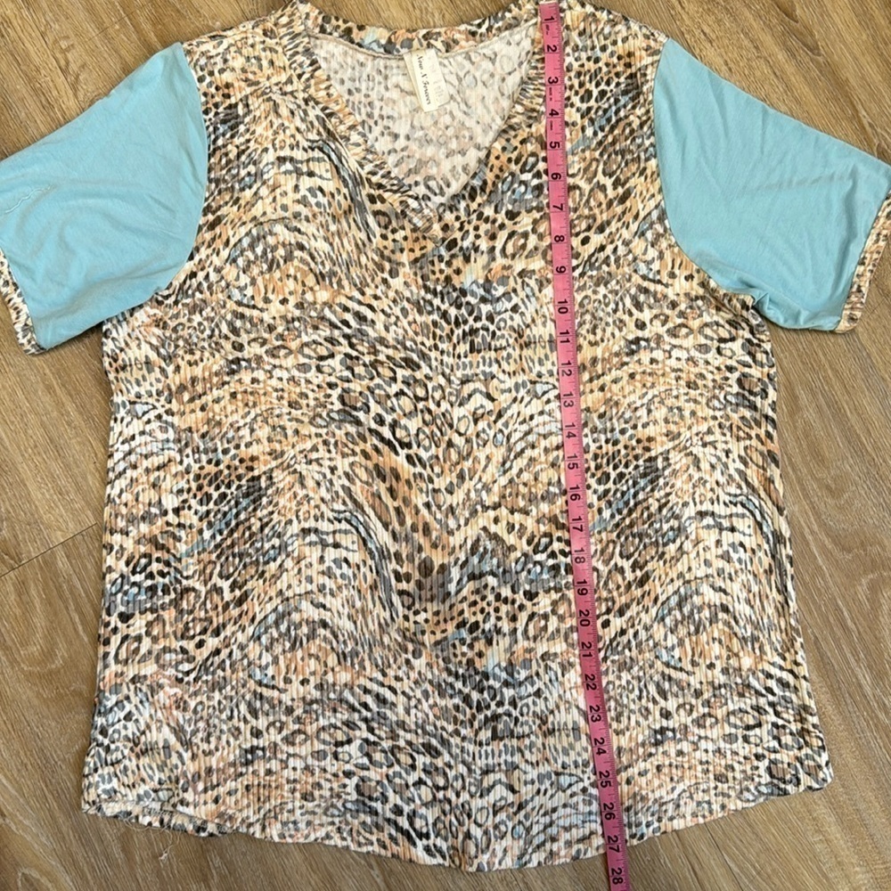 Now N Forever Blue and Animal Print Color Block Short Sleeved V-Neck Tee Shirt - Picture 6 of 8